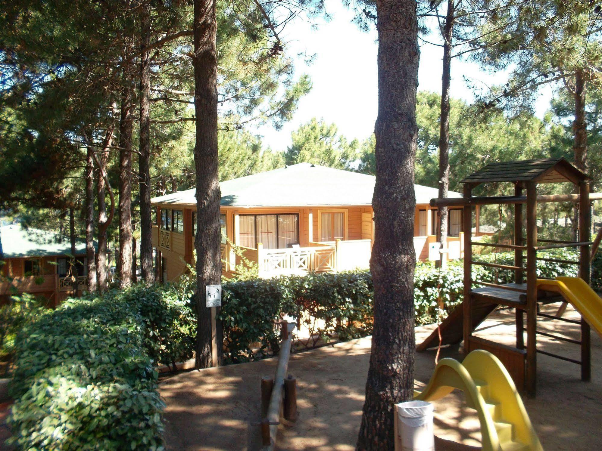Residence Les Pins Calvi  Exteriér fotografie