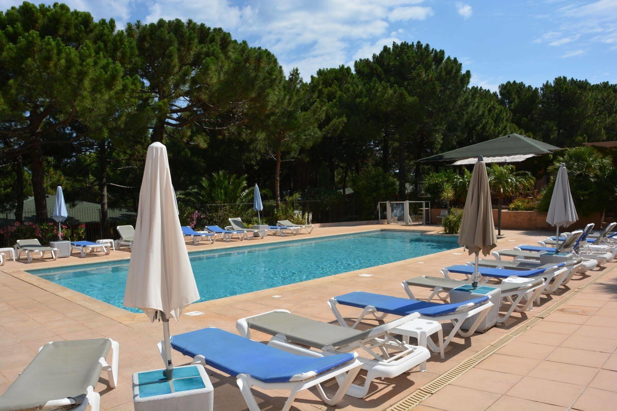 Residence Les Pins Calvi  Exteriér fotografie
